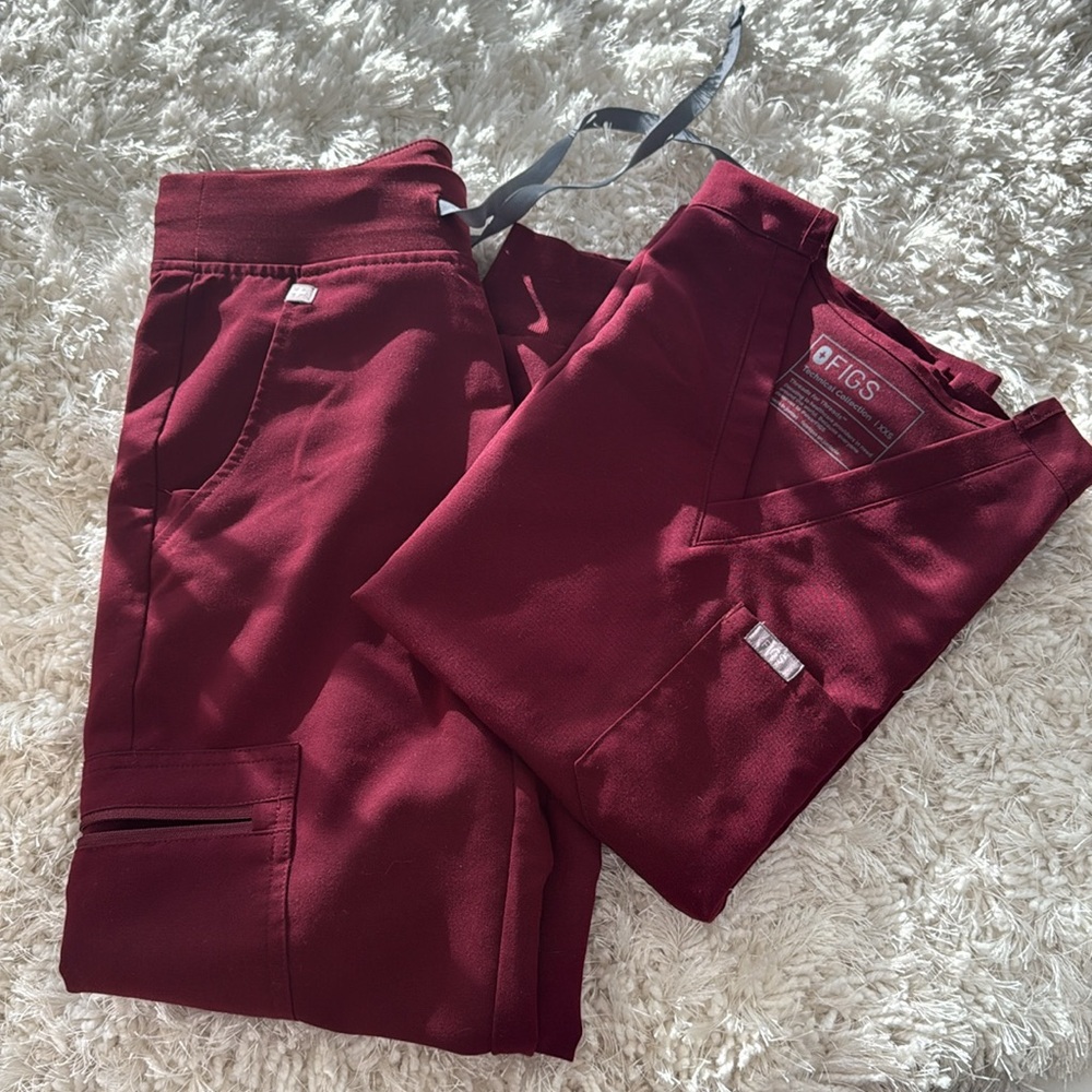 FIGS maroon set
